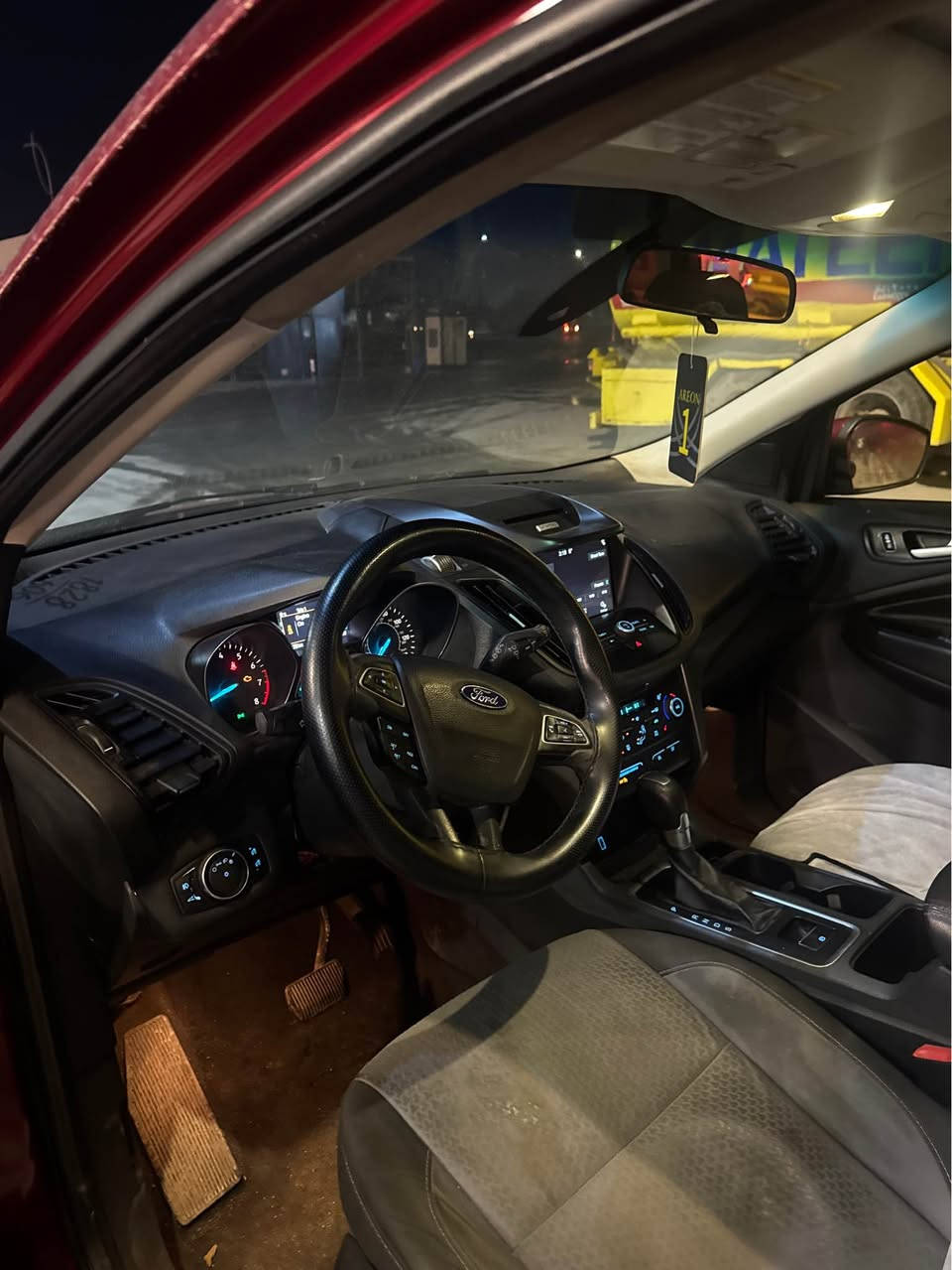 فورد سكيب 2017 گير محرك بشرط 
تحويل وكاله بشرط بيها اربع قطع صبخ بدون دواخل ارباك طاك 
سعر 88$ 
مكاني دهوك 
رقم موبايل *********** زاخو, دهوك
