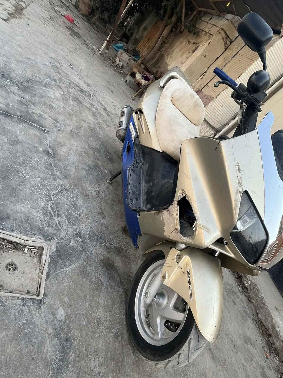 فورزه 06 للبيع نكره سلف او مراوس بس يرادلها ترتيبات نقص فج خلفي العنوان المقدادية الرقم *********** السعر 300 وبيها مجال
