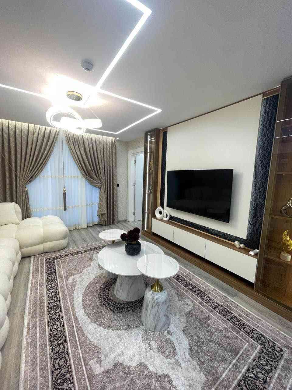 شقة مفروشة VIP للبيع في زون الذهبي اربيل للمشروع لايف تاورز 
غرفتين و صالة 
المساحة ١٧٣م 
السعر: 98000$
—————
شووقەی ڕاخراوی VIP بۆ فڕۆشتن لە زۆنی زێڕینی هەولێر لە پڕۆژەی لایف تاوەرز 
شووقەکە پێك هاتووە لە
دوو ژوور و هۆڵ 
چێشتخانەی جوودا 
دوو توالێت و حەمام 
بەلەکۆنەکی گەورە
ڕووبەری شووقە ١٧٣م 
نرخی : 98000$ 

بۆ زانیاری زیاتر پەیوەندی بەم ژمارەوە بکە :-
0750 374 7727 أربيل, العراق
