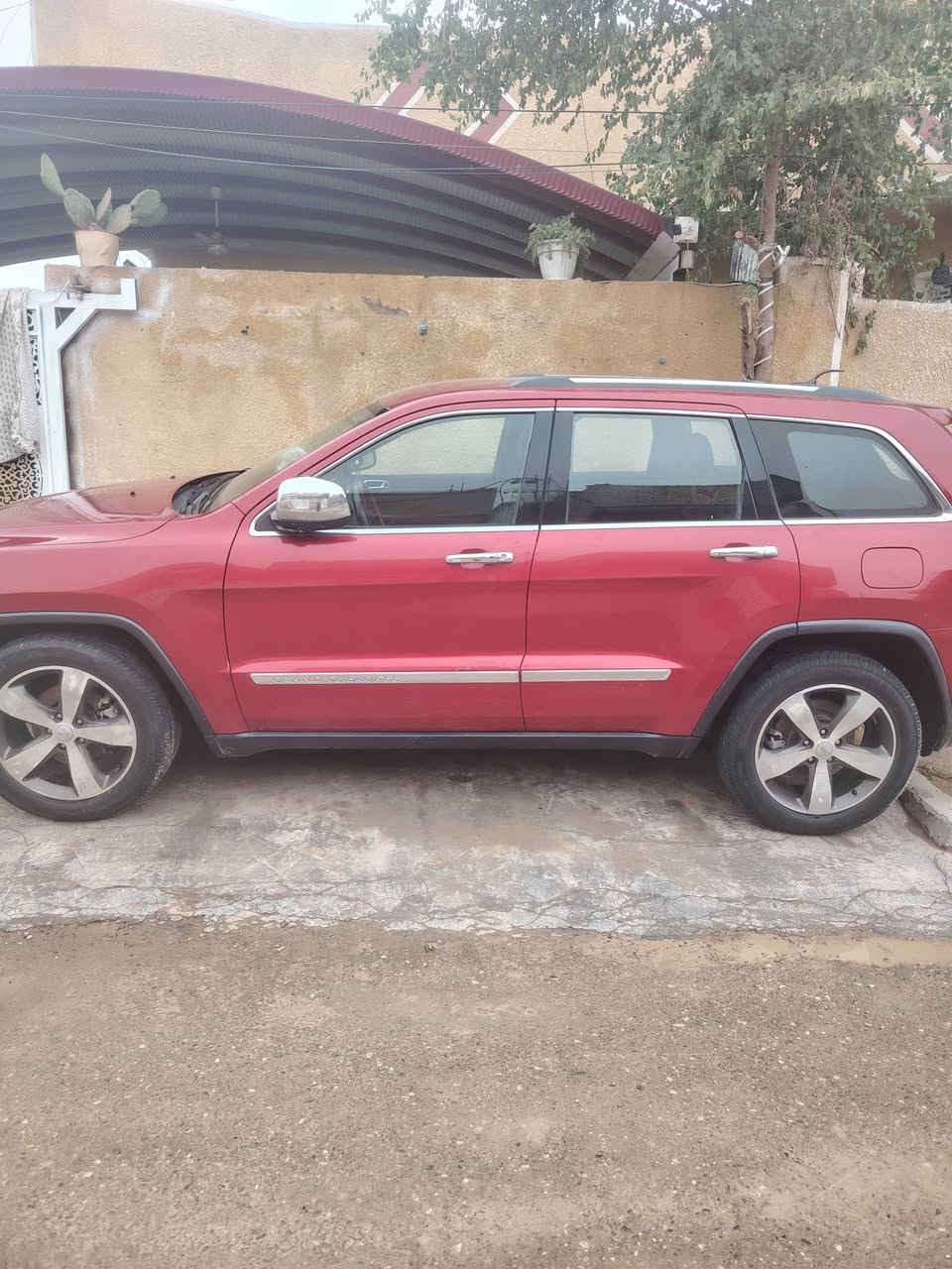 السلام عليكم
جيب 2011 خليجي
حجم المحرك 6 سلندر 3600
كفاله عامه من الضربه وصبغ
كير محرك جديد
باسمي  تحويل ثاني يوم
تبريد ثلج امامي خلفي
كشن السايق كهرباء
تحكم ستيران
كامره دواره
بصمة + البواب بصمة
ماناقصه برغي السيارة جديده متعوب عليها
السعر المطلوب١٥٨
الاستفسار ‭***********
***********
العنوان بغداد
