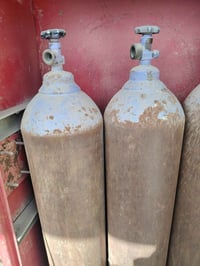 قناني اوكسجين نوع ياباني  للبيع عدد 2 للاستفسار الاتصال علئ الرقم 0770...