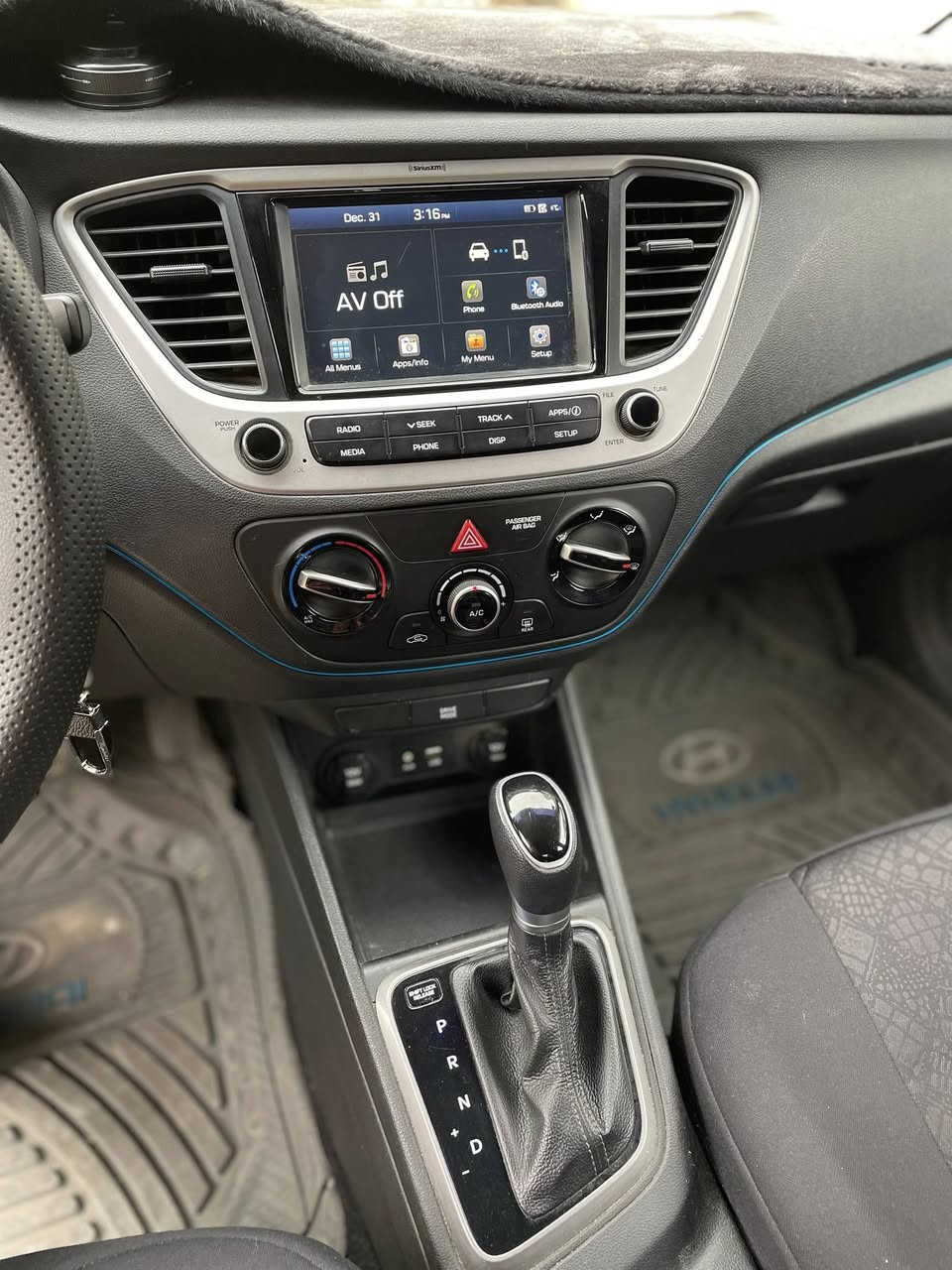 السلام عليكم
* اكنست 2020 امريكي رقم انبار تحويل ثاني يوم 
* حادثها بس بنيد مبدل موضح في صوره
* محركها 1600 (V4) السيارة ماشية 58 الف
* مواصفات
مثبت سرعة 
تحكم ستيرن 
مانع انزلاق 
درايف مود نظام سبورت
شاشة بلادية لمس + كاربلي
كامرة خلفية وضوح جيد
نظام ABS 
بلوتوث 
حساس تايرات 
مداخل USB 
سيارة نظيفة ومرتبه 
* سعر السيارة 150$ و بيها مجال 
* مكان السيارة سليمانية  
***********
