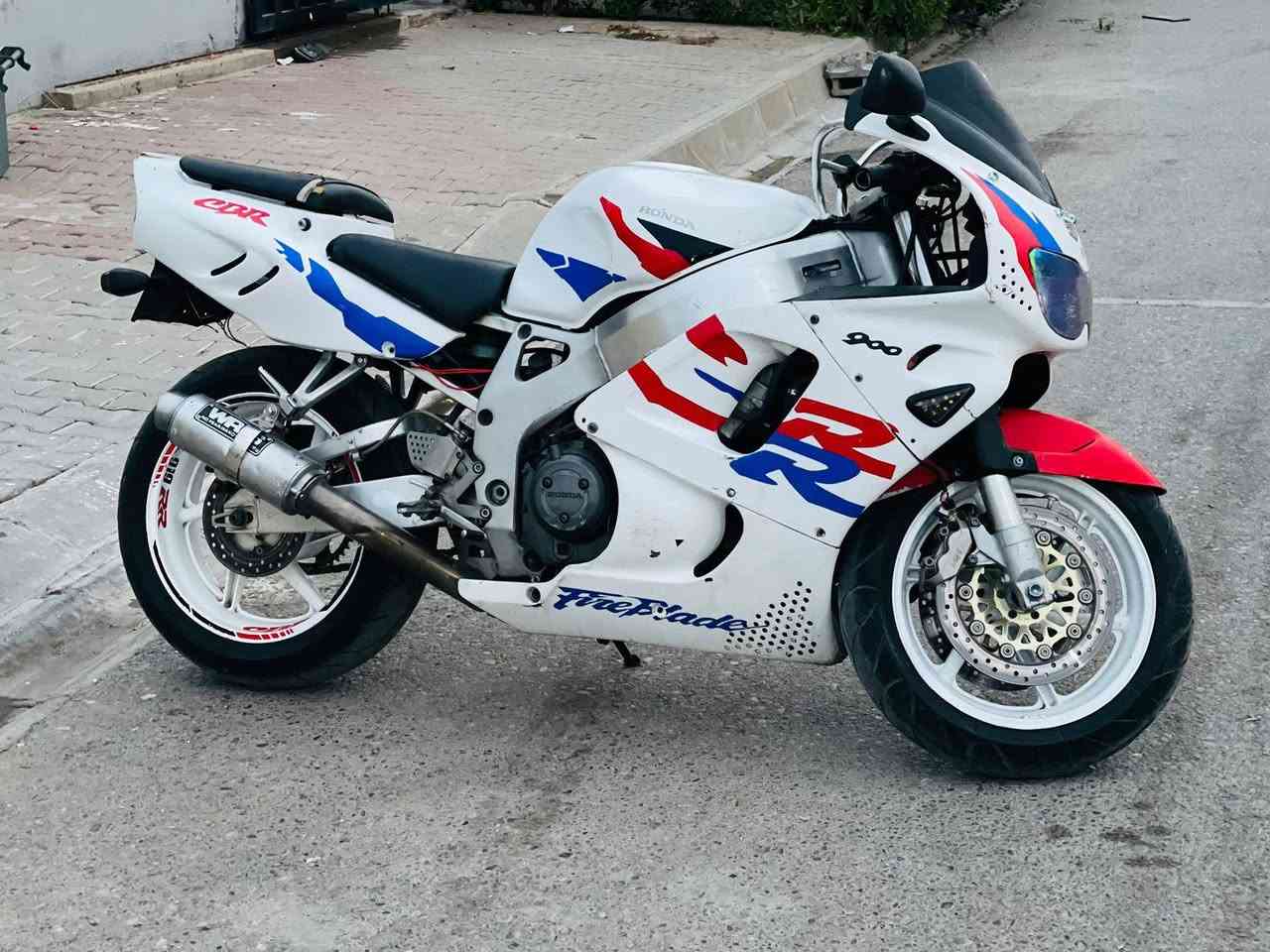 سلام عليكم دراجه بطح cbr 919  موديل 97 محرك مفتوح سعر 14  أو بي مجال ***********
