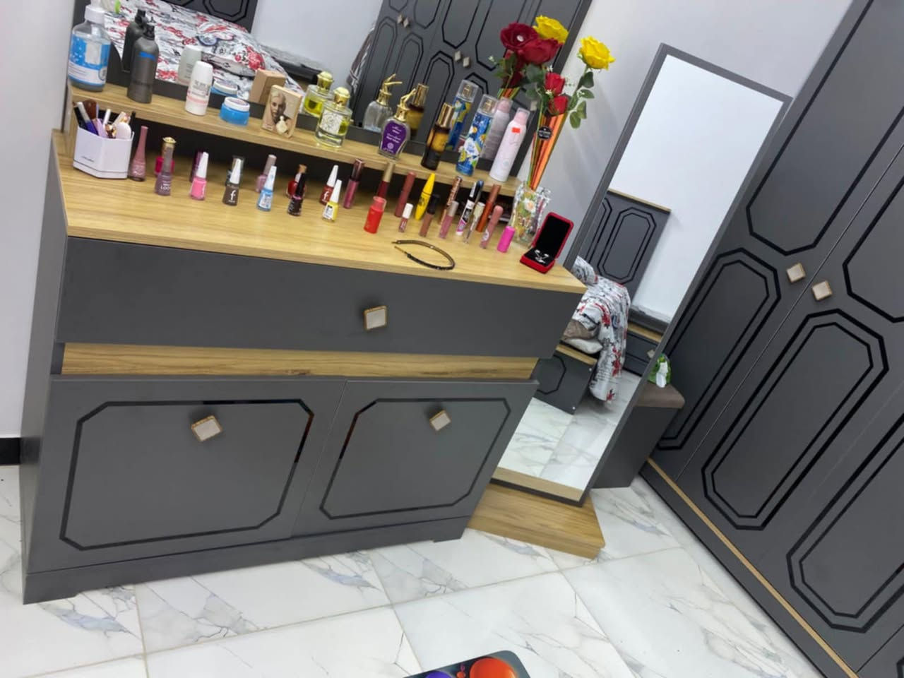 غرفه نوم جديده بعدها ما مستخدمه هواي صارلها شهر رايديها بمليون ونص الشراي يتفضل خاص الغرفه كل خدش مابيها


**إذا كنت صاحب هذا الإعلان وتريد حذفه لأي سبب، رجاءا أرسل رسالة إلى الدعم الفني**