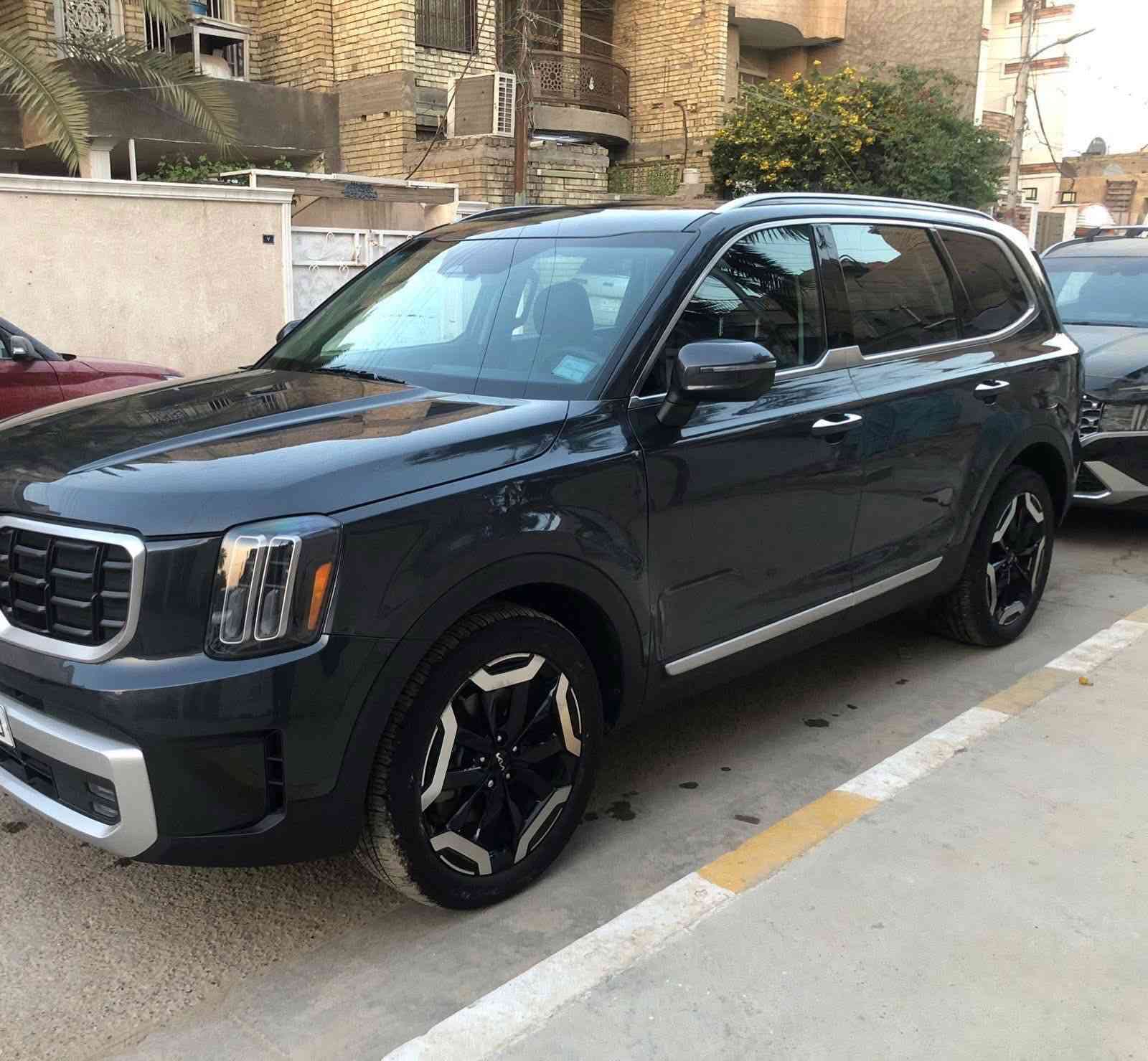 السلام عليكم شباب 

عندي كيا تولورايد فئه S موديل 2024 رقم بغداد 

ماشيه 7 الاف ميل حقيقي حادث مالته 

((دعامية امامية + تعديل باب وره باب السائق

وبارد شي بسيط بلجاملغ صور الضرر مرفقه ))

محرك 6 سلندر حجم 3800 

السيارة بصمة ، فتحه ، كامرا ، تحكمات استيرن ، 

اوتو هولد ، حساسات ، توقف ذاتي ، مانع انزلاق 

هند بريك دكمه ، كشنات منفصل ، تبريد 3 قطع 

شاشه ، اشاير بلمري 

السعر ب 263 ورقه 

العنوان/ بغداد / حي اور 

وهذا رقمي ***********
