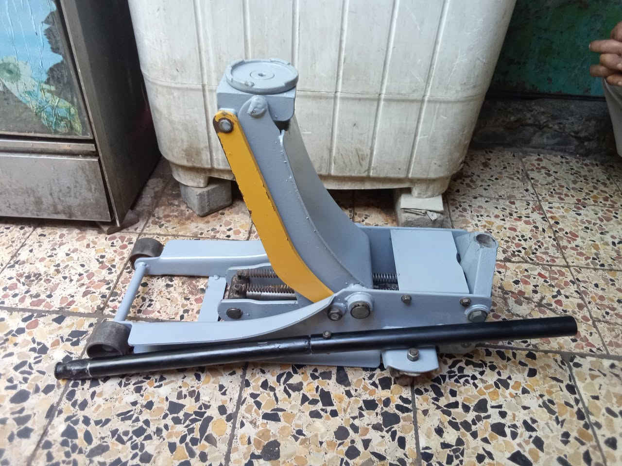 ⭕ يوجد توصيل لكافه المحافظات

جك عربانه تمساح دبل بستم وزن ثقيل جدا باب اول شغال وعل الفحص خالي من اي نظوح شرط الشغل نظيف جدا السعر 110 الف المكان بغداد
***********
