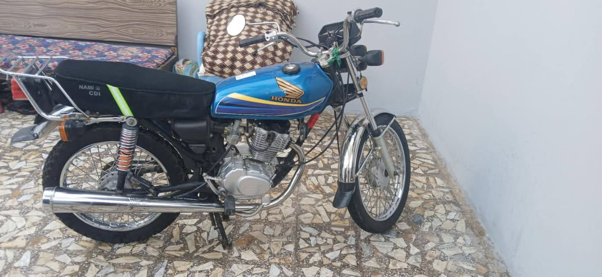 السلام عليكم دراجه نامه اصولي لبيع مدفوع الكمرك وجاهز تسجيلها يكلف 50 الف شاصي 13والمحرك والغراض 24 السعر 450وبيها مجال لشراي للستفسار  *********** المكان كوفه حي ميسان
