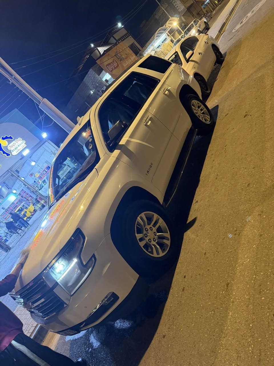 تاهو برايمر فول ما عدا الفتحه جاهزه من كلشي تخم تاير تبريد مديل 2017 وارد أمريكي رقم سليمانية باسمي هزة جديدة  تحويل ثاني يوم بيها جاملغ مبدل ومصبوغ وباب جهة اليسرة مبدل و بيها معجون قليل كلش ب تكمه جوه كد شبر والباب الوره مفتوح مقسم وبيه معجون كد شبر ب الحلال داخل الباب  والجاملغ سايق والبنيد مغسمات السعر 320 وبيها مجال السيارة موجودة ب البصرة ***********
