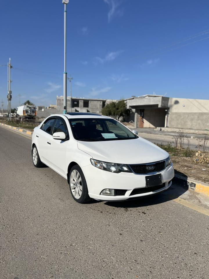 السلام عليكم
كيا سيراتو خليجي 2012 فول مواصفات: 
فتحة سقف
بصمة تشغيل 
بصمة ابواب 
مري شفط
تبريد لمس 
صاج بلادي
تدفئة تبريد شغاله 
شفتات بالستيرن
تحكم ستيرن جهتين
يدات نيكل
ماشية 151 الف حقيقي
مكينة كير كهربائيات مكفول
سيارة جاهزة مابية اي نقص
مكاني صلاح الدين قضاء بلد 
يرهم مراوس حسب القناعة 
***********
