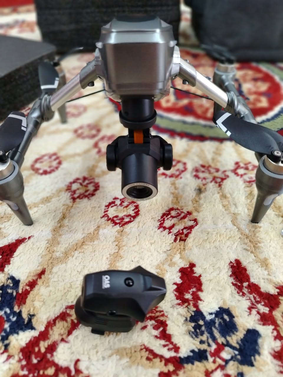 السلام عليكم طائرة تحكم عن بعد تصوير للبيع🔥
تحتوي على كاميرا مزدوجة (أمامية وسفلية) بدقة تتراوح من 720 بكسل إلى 4K، مما يسمح بالتقاط الصور والفيديو من زوايا مختلفة،  تتصل الطائرة بتلفون عبر WiFi لتبث فيديو حيًا (FPV - First Person View) إلى تطبيق مخصص، مما يتيح لك رؤية ما تراه الطائرة في الوقت الفعلي.بطارية ليثيوم أيون 3.7 فولت (بسعة حوالي 500 مللي أمبير في الساعة)، وتوفر وقت طيران يتراوح بين 7 إلى 12 دقيقة تقريبًا، مع وقت شحن حوالي 60-90 دقيقة.
اضافه الى ريشات وبطارية احتياط
السعر125🔥🫡للتواصل خاص او واتساب فقط ***********
