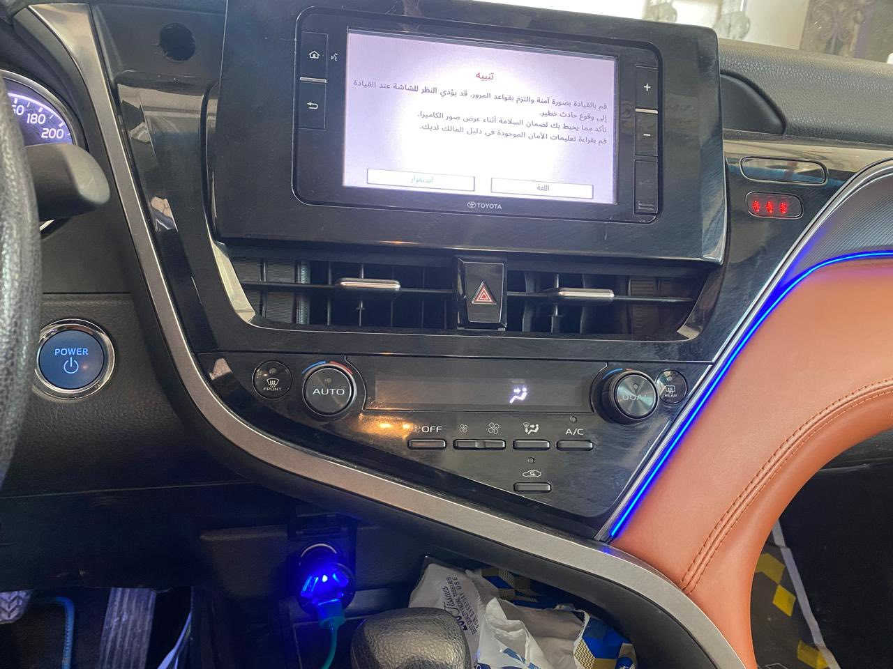 كامري خليجي هايبرد 23 تكسي دبي فحص موقت
بيه حادث موضح بالصوره 
السعر 190 وبيه مجال للطيبين مكان السيارة النجف الأشرف 
رقم موبايل  ***********
