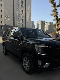 يوكن SLe رقم بغداد بأسمي 2023 وكالة المنصور  لون اسود   ماشية 69500 كي...