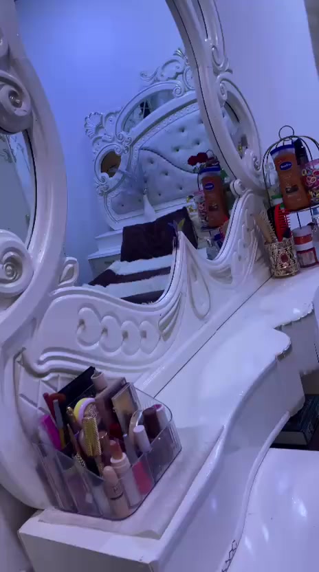 بدون كنتور فقط جربايه نفرين وكومديات وميز خشب عراقي نضيفة كولش واستخدام قليل مابيها ضرر ابد مكاني البصرة سعرهم 375 بيهم مجال للشراي


**إذا كنت صاحب هذا الإعلان وتريد حذفه لأي سبب، رجاءا أرسل رسالة إلى الدعم الفني**