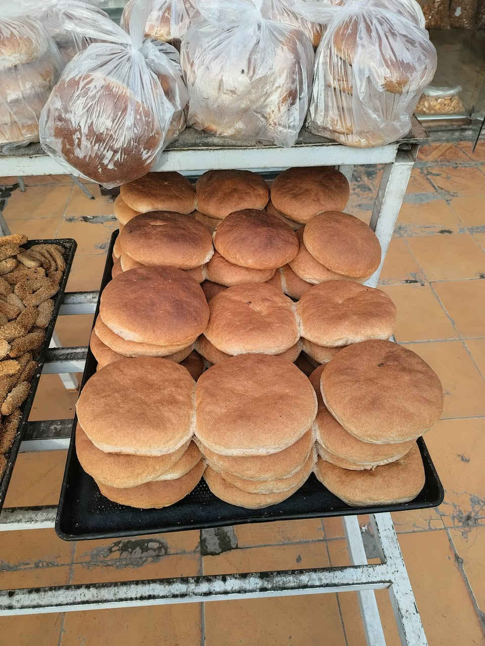 السلام عليكم خلفه صمون كهربائي وجرك وفطائر وشعير محتاج شغل وهاذه رقمي ***********
