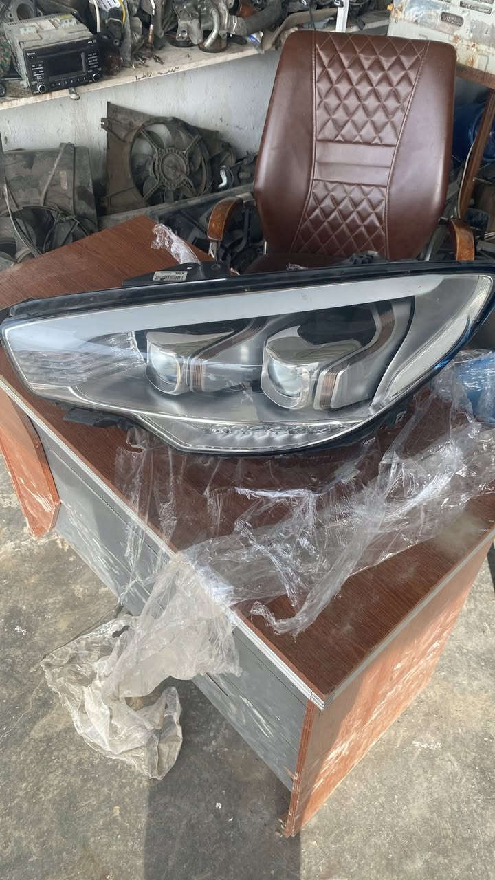 لايتات كيا كوريس مال كصه حاويه
ديوانيه حي صناعي بلوك الاول يوجد توصيل 

*********** نضافه فول
