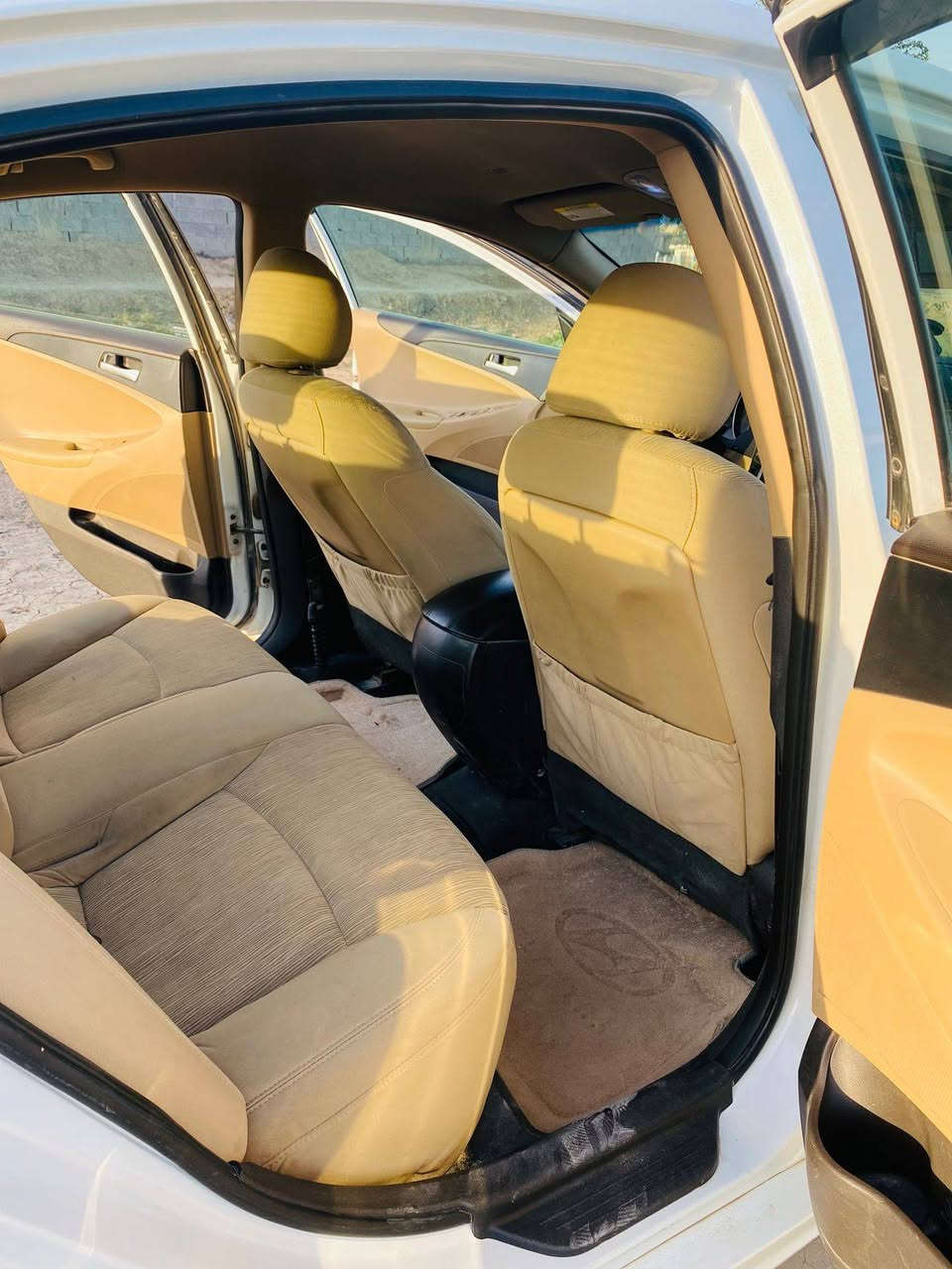 السلام عليكم سياره سوناتا موديل 11 وارد امريكي حادث السياره جهة قبق البانزين  بسيط وبارد بالجاملغ الخلفي بصفحه السائق الرقم بغداد كيرومكينه خير من الله صدر جديد حداديه جديده تخم تاير جديد مكان السياره حله قرب تقاطع العلويه شريفه بنت الحسن ع السعر 113 وبيها مجال بسيط الشراي يتصل على رقم
الهاتف ***********   ***********
