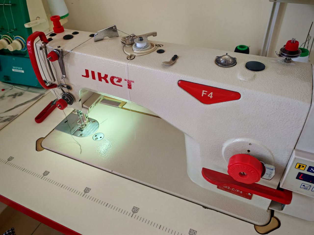 للبيع
مكينه صناعيه JIket
موديل F4
دايركت درايف صوتها كاتم هادئ موفره للكهرباء تحديد السرعه من الشاشه فيها شاشه صغيره تحكم الكتروني ماخذتها ٤٠٠ اريدها ٢٥٠ قفل
(جهاز الاوفر) brother
نوعه اوفرلوك يقص ويخيط ٣خيط
السعر ٢٠٠ الف


**إذا كنت صاحب هذا الإعلان وتريد حذفه لأي سبب، رجاءا أرسل رسالة إلى الدعم الفني**