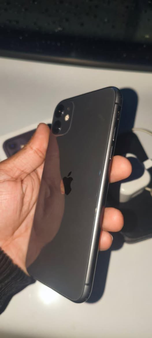 سلام عليكم
للبيع أو المراوس أيفون 11 
ذاكره 128 الجهاز نضيف جداً الشاشه شخط واحد مابيها ملحقاته كامله و اصليه شاحنه الاصليه سريعه كلش محدث على آخر تحديث 26.3.1
بطاريه ٧٨ صرف طبيعي  مايصرف شحن ابد   صرف طبيعي الله شاهد 
ما مفتوح ولا امبدل بي أي شي ولا داخل صيانه ابد. كله شغال فيس إيدي شغال 
كامرات حلوه و واضحات   مامغوشات
الله شاهد جهازي أني اشتريته 2023 جديد من كلمات المصطفى 
مكاني كربلاء حي الوفاء


**إذا كنت صاحب هذا الإعلان وتريد حذفه لأي سبب، رجاءا أرسل رسالة إلى الدعم الفني**
