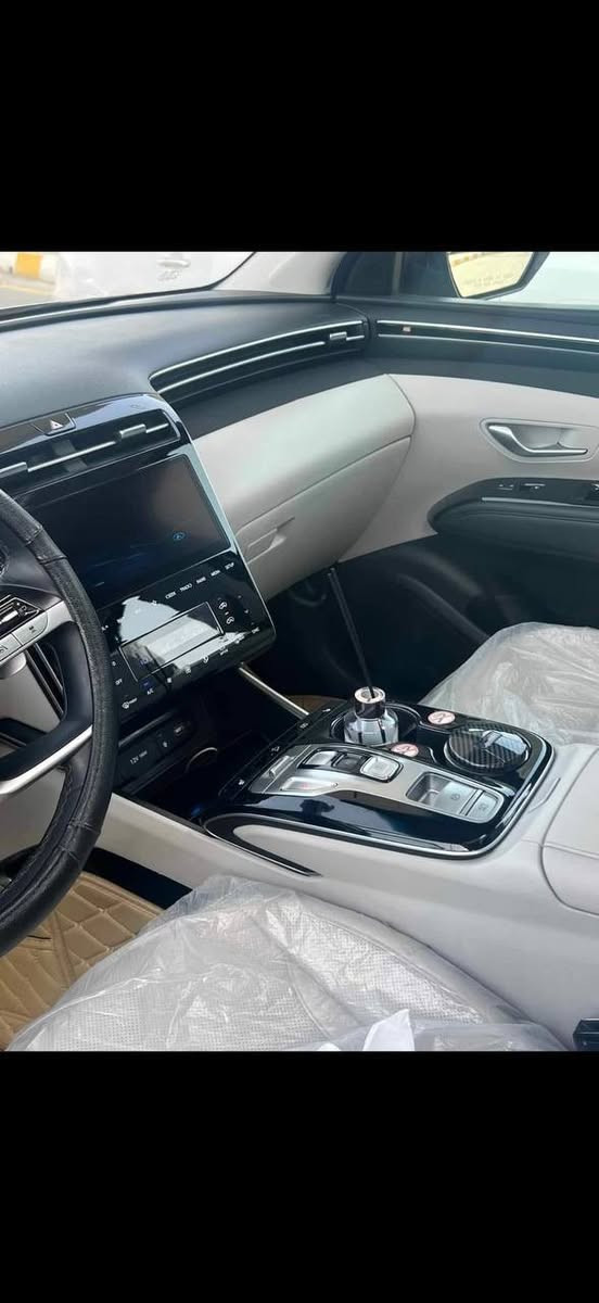 السلام عليكم. توسان موديل 2023 هايبرد وارد أمريكي الحادث مرفق بالصور. السعر  190 الاتصال على الرقم***********
