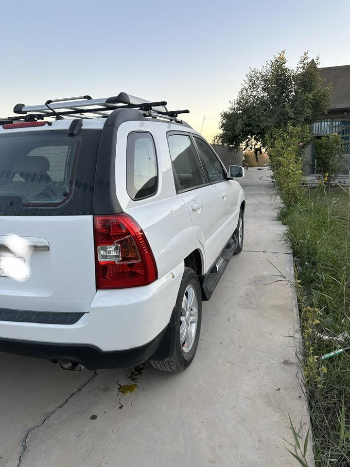 سبورتج ٢٠٠٩ خليجي السياره مكفوله ماعدا ضربه بالچاملغ الأمامي مثل ما موضح بالصوره السياره نضيفه ماشيه 218km وامانه السياره نظيفه تجي وتشوف سعرها ١٢٨$
 رقم صاحب السياره  
‭٠٧٧٦ ٣٠٠ ٤١١٣
