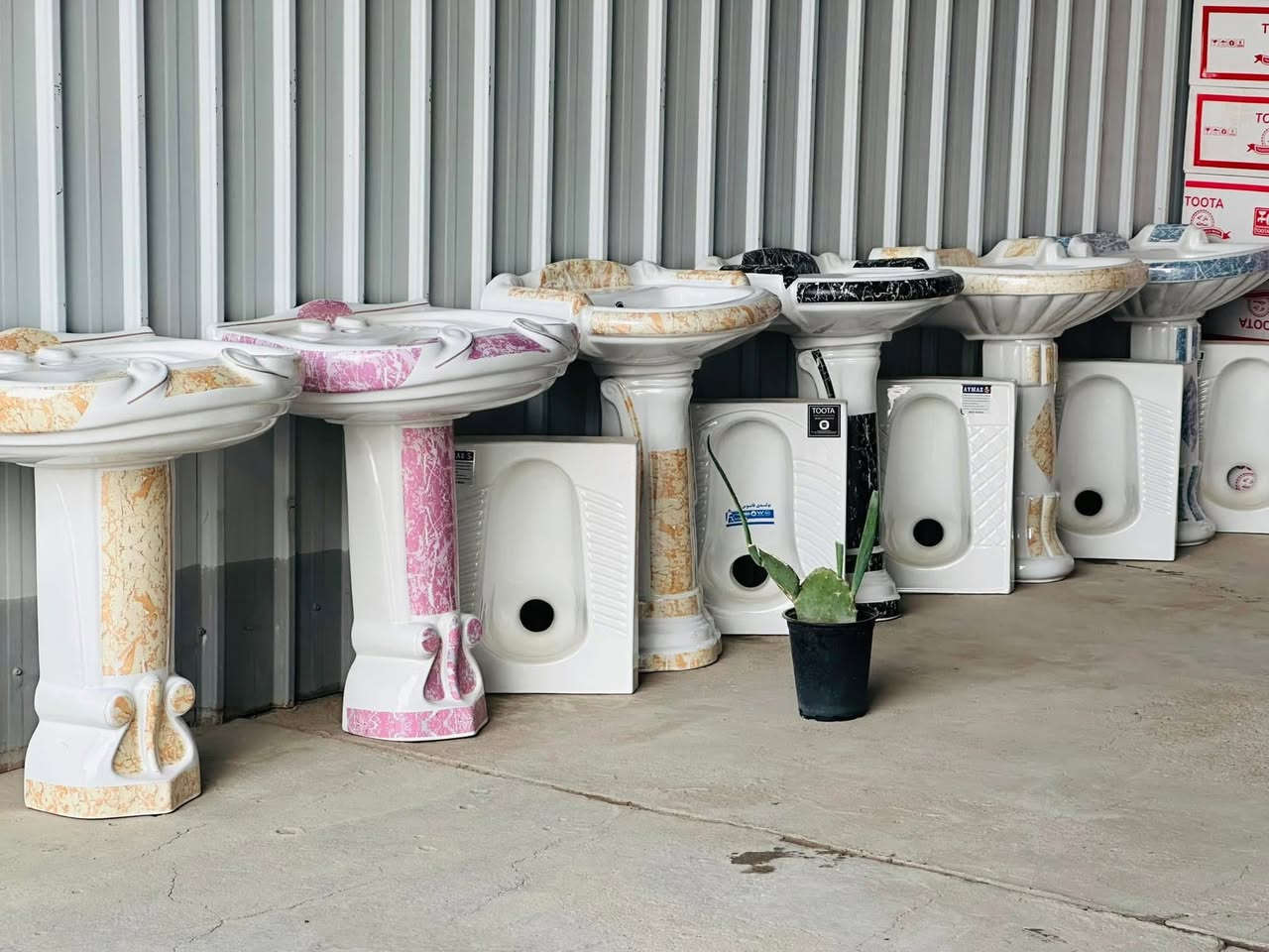 إلى وكلائنا في العراق وصول لدينا مغاسل رئاسي ملون وابيض قياس 70cm ***********
