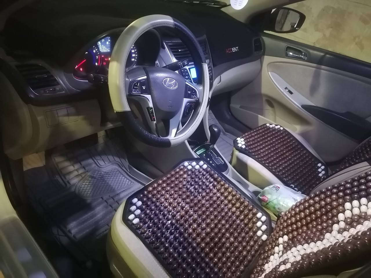 السلام عليكم
أكسنت 2011  خليجي نظيفه 
محرك 1600دوش قطرتين
فتحت سقف 
أشاير مري
تحكم استيرن
سيارة مرتبة ومناقصها اي شي 
تحويل ثاني يوم 
رقمها جديد بغداد 
السعر 105 $
***********
***********
