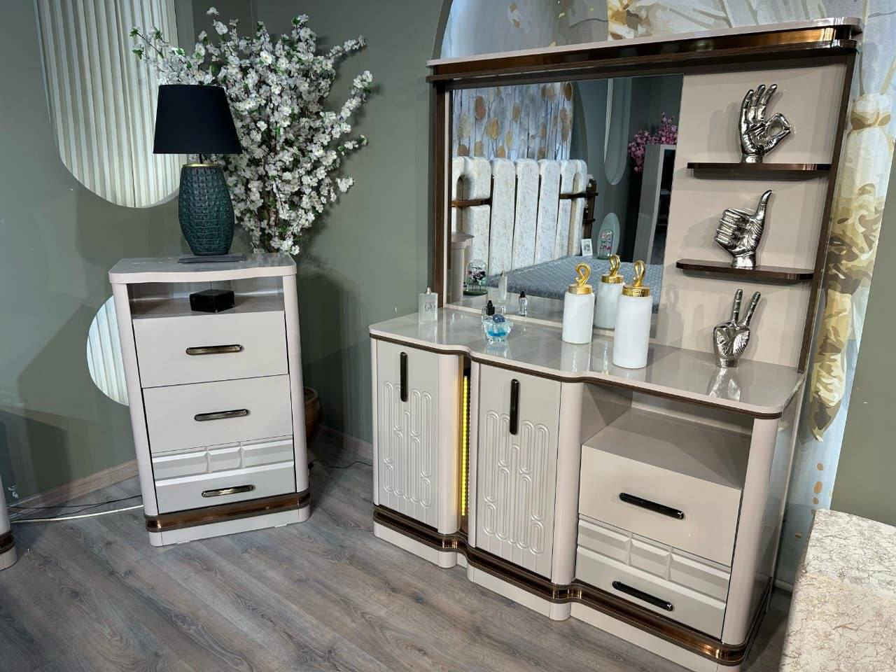 *موديل         أليسا           الجديد*

*11  قطعه          كنتور ملحق  🎁  380*      

✅ السرير مخزن 
✅ الميز تواليت الضخم
🥇  
✅ شغل ممتاز 
✅ المصنع الأصلي   *DAFNES* 🇹🇷🇹🇷
✅ قياسات ضخمه 
⭕️ ضهر الغرفه بلوك بالكامل
⭕️ برغي وچوي حديد
⭕️ إناره بالكنتور
⭕️ إناره بالميز تواليت
🎁 شازلون بشكل جميل وجديد
🎁 مرايا القيافه     *باب ورفوف*   🥇🥇

🥇🥇 *أطراف الغرفه كلها بروفيل*

السعر ثلاث ملاين د.ع 
السعر 3,000 ملاين د.ع

توصيل بغداد مجانا 
اطراف 20 الف 
محافظات 100 الفط


**إذا كنت صاحب هذا الإعلان وتريد حذفه لأي سبب، رجاءا أرسل رسالة إلى الدعم الفني**