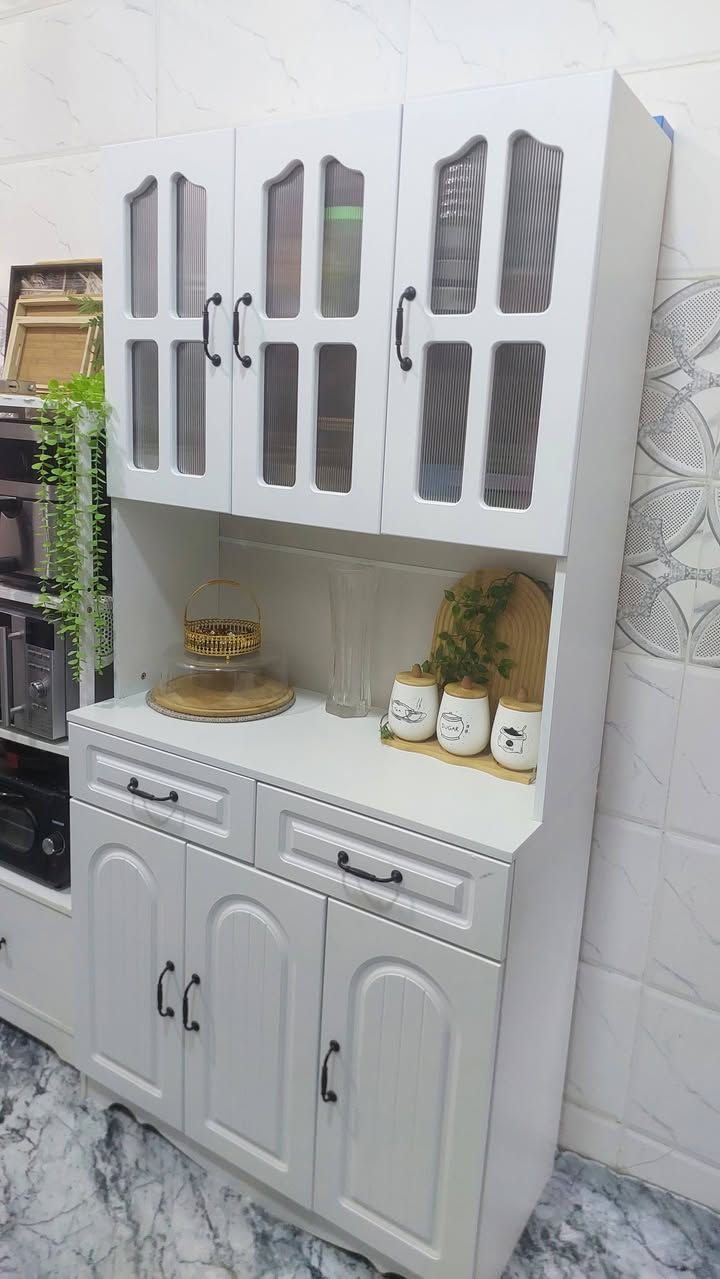 السلام عليكم بيت للبيع بالجزيرة باب الهوى شارع 13مساحة 100متر طابو صرف تحويل باسم المشتري يتكون من استقبال خارجي مطبخ صاله غرفتين صحيات داخليه وخارجيه بناء حديث 2026 مع البيت اثاث سبالت كافة الغرف جدد بعدهن بالضمان خط انترنيت كامرات مراقبة مطبخ كامل جديد غرفة ام نفر البيت مفروش كاربت جديد محجر درج جديد السعر60وبي مجال  للاستفسار الاتصال على الرقم ***********
