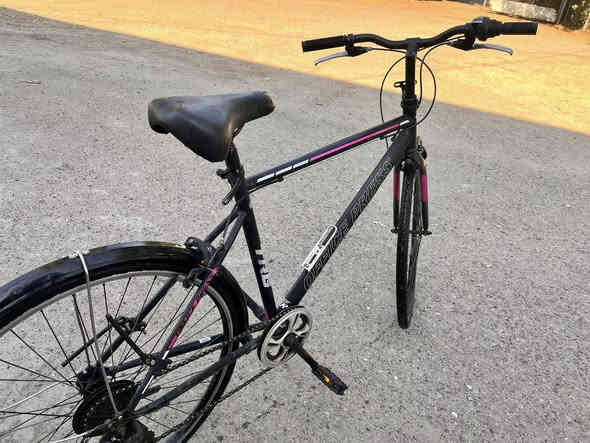 السلام عليكم…بايسكل حجم٢٦ باله أوربي  البايسكل نضيف مصار هواي من أخذته كير امامي خلفي ،بريك امامي خلفي شغال.

السعر ١٠٠ ألف وبيه مجال لشراي ان شاءالله مع هديه (جنطه،وفسفورات) ❤️
لتواصل ***********
العنوان:بغداد،الكاظميه.
