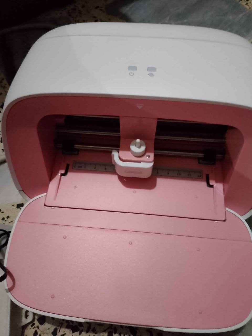 تقص الورق، الاستيكر، الفينيل، والكرتون بدقة عالية جدًا.
تصميم مدمج وأنيق
حجمها صغير وسهلة الحمل، مناسبة للاستخدام المنزلي أو المشاريع الصغيرة.
سهولة الاستخدام
تعمل عبر تطبيق على الهاتف أو الكمبيوتر، ويمكن اختيار التصاميم بسهولة.
متعددة الاستخدامات
مثالية لصناعة:
ملصقات (ستيكرات)
بطاقات تهنئة
ديكورات بغداد, العراق


**إذا كنت صاحب هذا الإعلان وتريد حذفه لأي سبب، رجاءا أرسل رسالة إلى الدعم الفني**