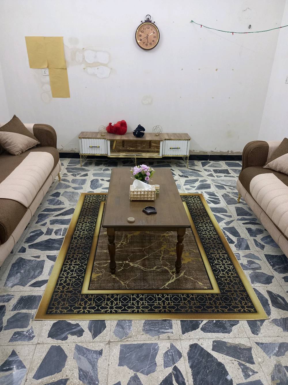 سلام عليكم غراض للبيع 

تخم تركي درجة اولى مودرن 8 مقعد 
ماخده ب مليون وربع ، قيم بل يرضي الله  

طبله خشب ثقيل رايدها ب 100 الف
 
والمبردة عطل دكم شغاله ماطور واتر بام رايده ب 100 الف

ميز بلازمه تركي درجة اولى ثقيل رايده ب 150 الف 

مرابا خشب درجة اولئ ب 75 الف 

جزامة خشب ثقيل ب 100 الف

بنكة سقف نوعية ممتازه ب 25 الف جديدة

** مكاني كويريش قرب علوة الرشيد 

رقمي : ***********
