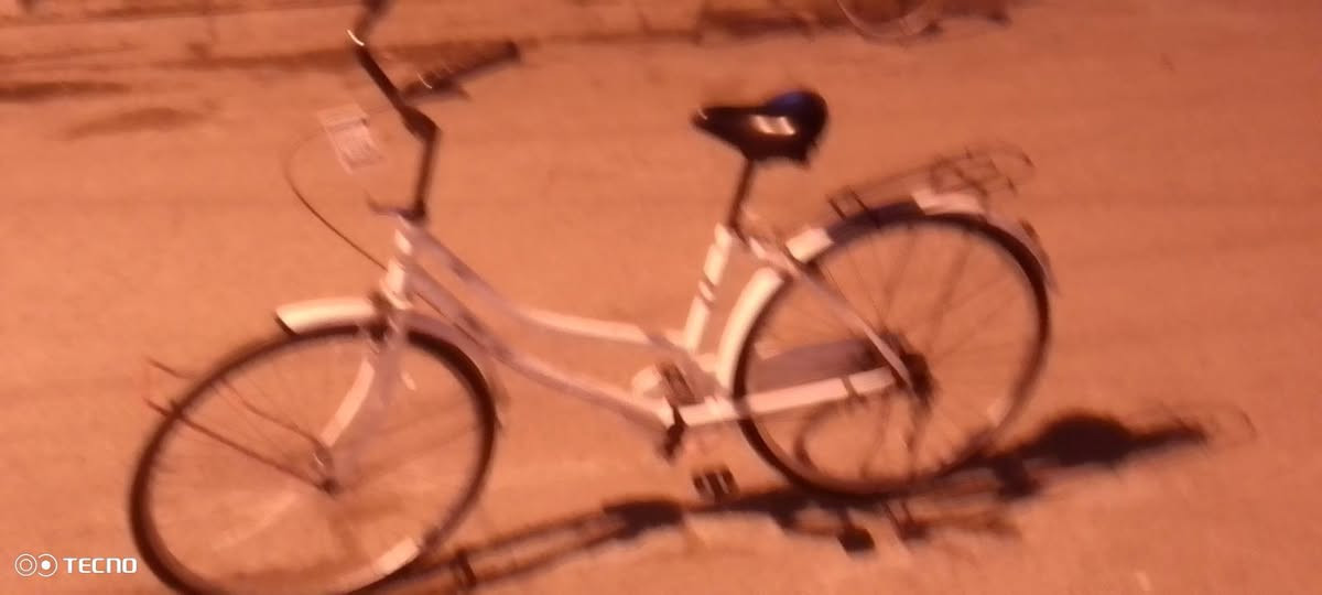 السلام عليكم بايسكل للبيع نضيف سعرة 110 وبي مجال الطيبين مكان بغداد الدولعي  ***********
