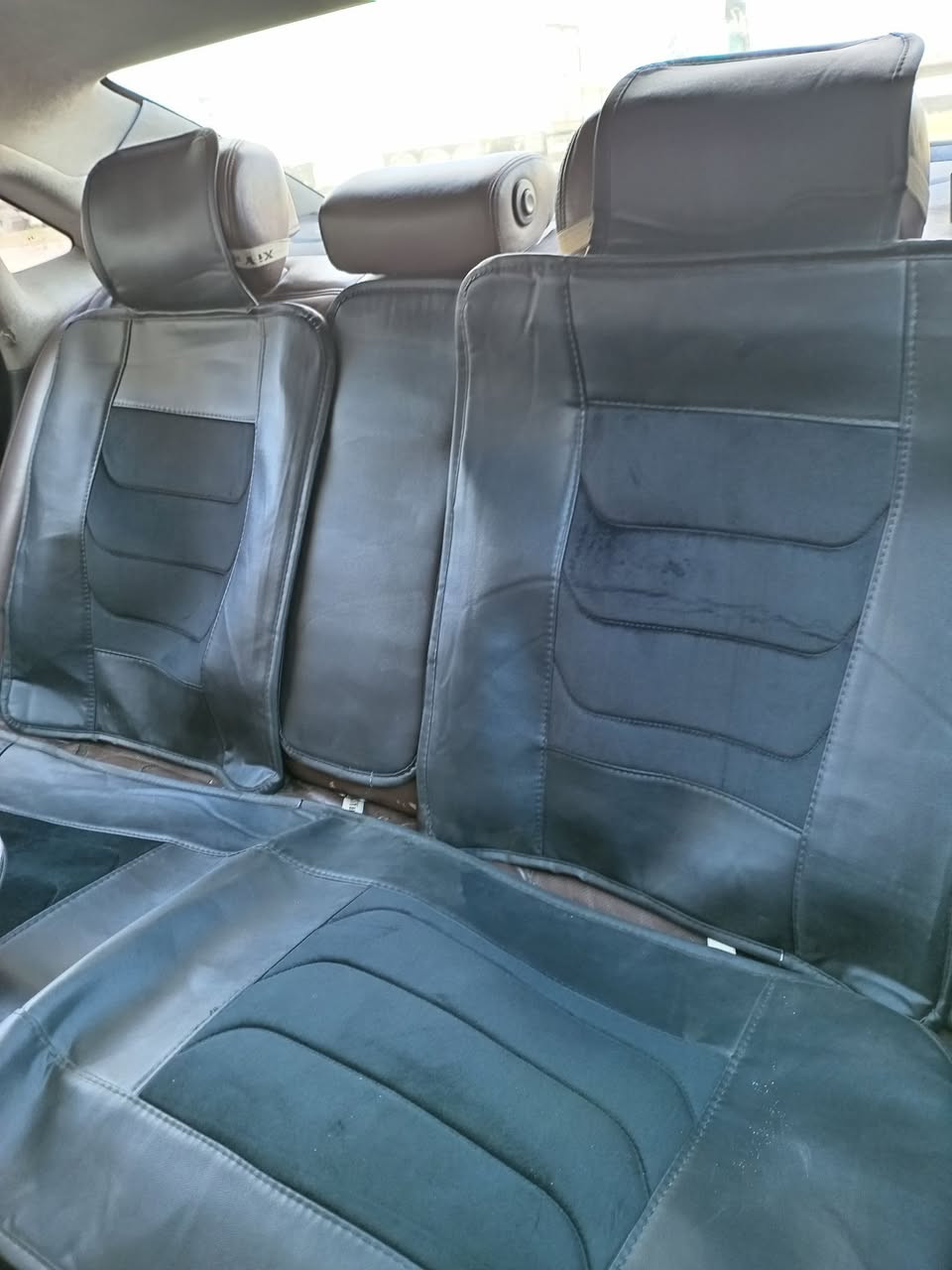 السلام عليكم.. للبيع هيونداي سنتينال موديل 2012 (بيع واقع حال) 🚘
تفاصيل ومواصفات السيارة:
​النوع: هيونداي سنتينال (Centennial).
​الموديل: 2012.
​المحرك: 6 سلندر.
​اللون: أبيض.
​الممشى: 250 ألف كم.
​المواصفات: فتحة سقف، تشغيل بصمة، كشنات جلد (وباقي مواصفات السنتينال).
​الرقم: بغداد خصوصي (السنوية والوكالة جاهزة للتحويل).
​حالة السيارة (الإيجابيات والنواقص):
​المحرك والكير: جاهزة، السيارة تشتغل وتمشي وما بيها أي مشكلة والحمد لله.
​البدي: بيها ضربتين من جهة الباب وتم تصليحها، وبيها شوية صبغ.
​النواقص (واقع حال): للأمانة واختصاراً للوقت، السيارة أبيعها بوضعها الحالي وتحتاج ترتيبات بسيطة لمن يحب يجددها 
​السعر: 115 ورقة (وبيها مجال بسيط للشراي الجاد).
المكان: بغداد - شهداء السيدية 
​للاستفسار وتحديد موعد للمعاينة، يرجى الاتصال على الرقم: *********** 
أو التواصل على الخاص.
