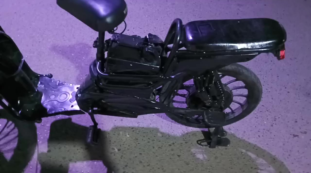 سلام عليكم 
دراجه شحن فول مواصفات كلشي شغال 
بطاريات نص عمر 
جراحه سريعه حقيقي 55 
ممتازه جدا 
سعر 120 بيها مجال الطيبين 
***********
مكان الرمادي حي المعلمين قرب مكتبه شرق
