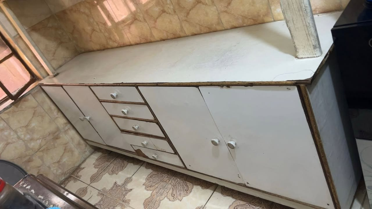 السلام عليكم
كاونتر طابقين خشب للبيع 
الموقع بغداد
للاستفسار اكثر. واتساب
***********
