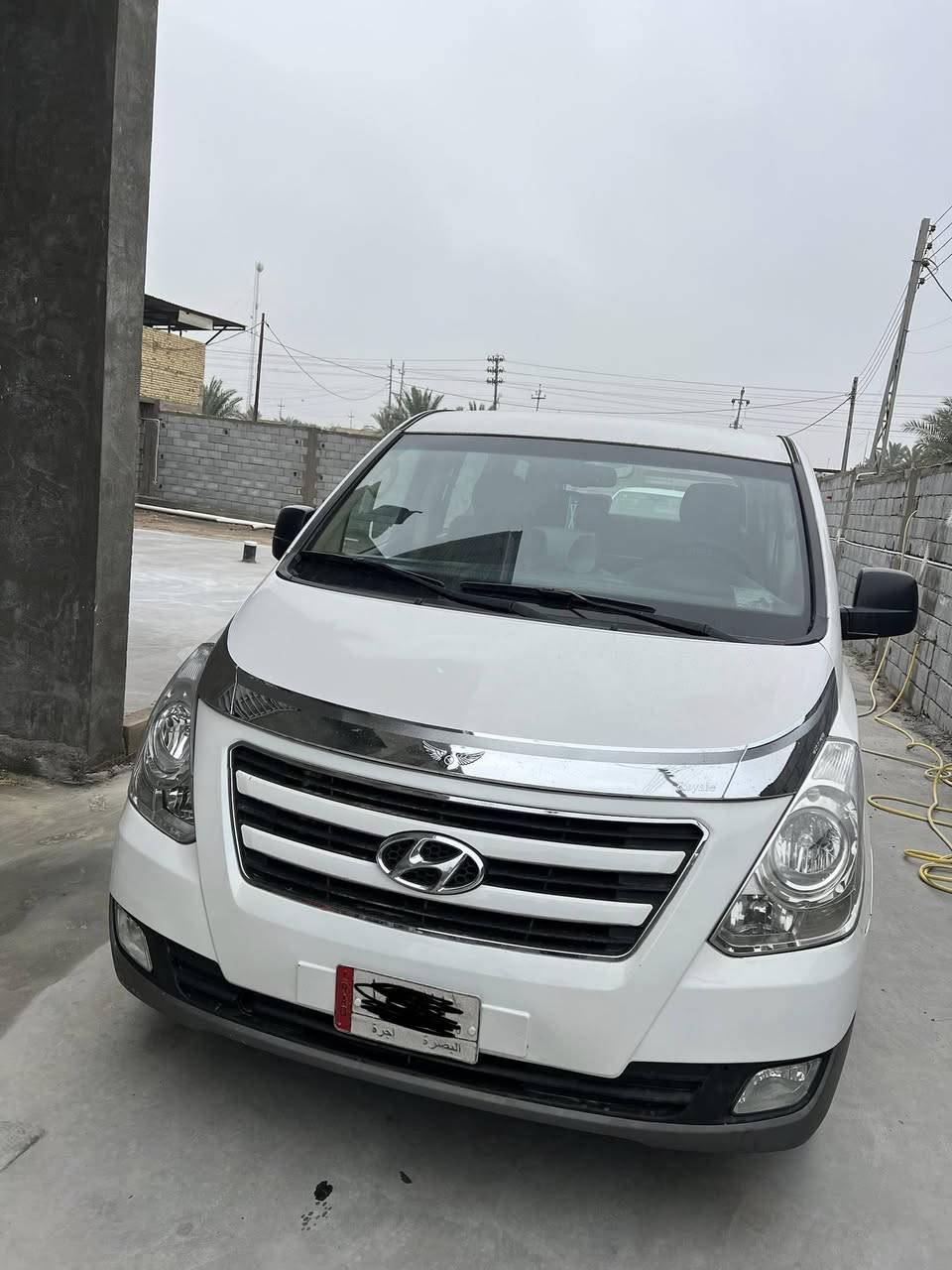 سلام عليكم للبيع ستاركس موديل 2018 مفتوح رقم بصره سنويه مجدد سياره جديده وجاهزه من كلشي حداد طخم تاير ارضيه جديده بيها صبغ بجاملغ خلفي سعر 185 مكاني البصره القرنه للاستفسار ***********
