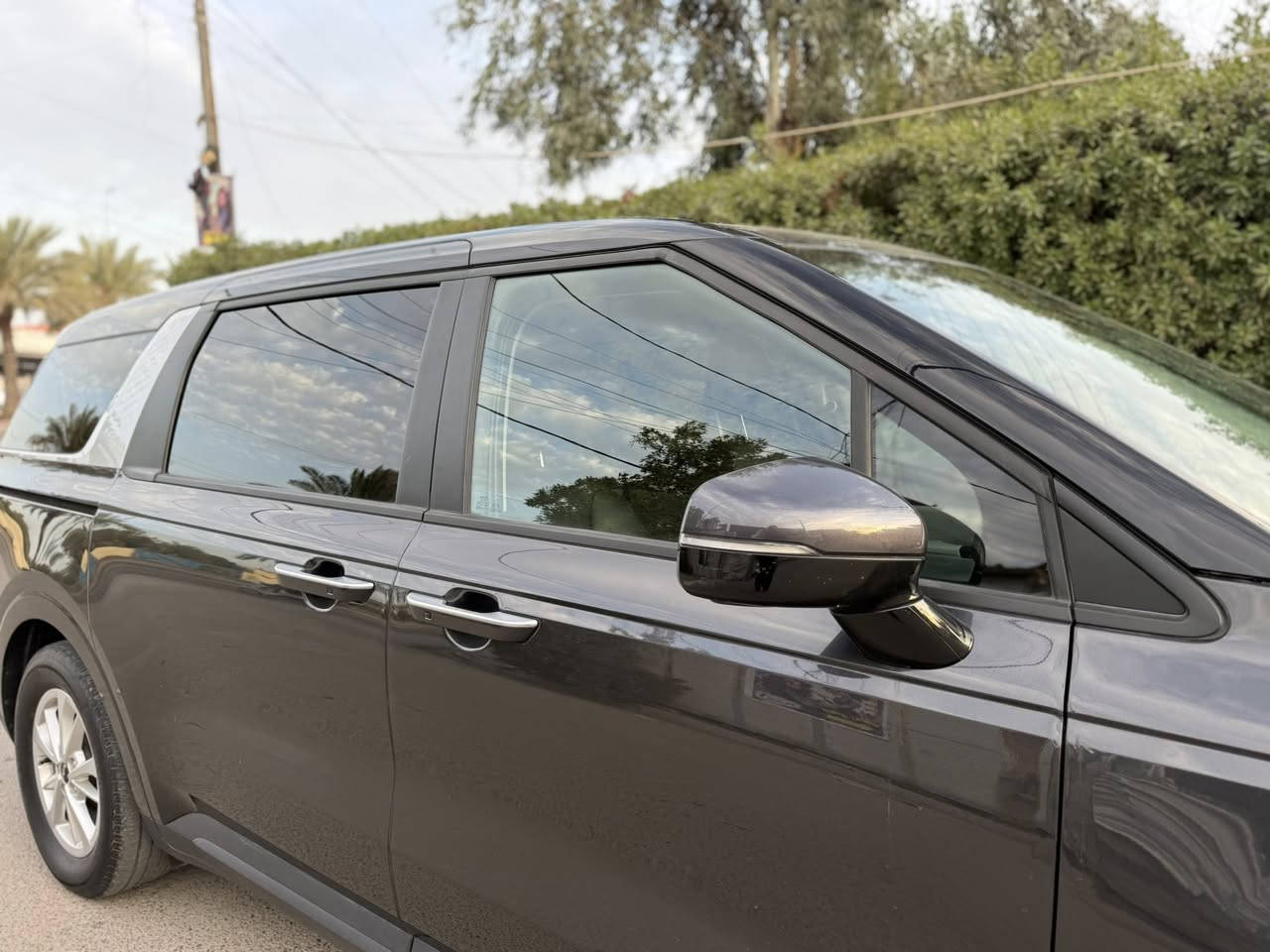 سلام عليكم فقط كرنفال مديل 2024 صبغ بنيد بس وجملغ بارد صور لحادث موضحة بصور ماشة 4000 الف سيارة جديدة موصفات فول عدة لفتحة جلد بصمة تشغيل من بعيد كشن كهربا بيبان كهربا شاشك كامرة وبعد هواي موصفات سعر 240 وبيها مجال رقمي *********** شراي يتصل
