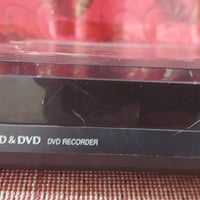 جهاز دي في دي  هذا الجهاز هو Panasonic DMR-EX768، وهو مسجل DVD مع قرص ...