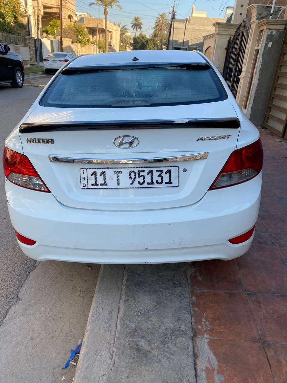 السلام عليكم 
اكسنت 2012 خليجي مال شركة تجي مواصفات عادية ماشية 192 الف كيلو سيارة جاهزة من كلشي رقمهة بغداد الجديد باسمي سعرهة 90 ورقة وبيهة مجال 
*********** محمد
