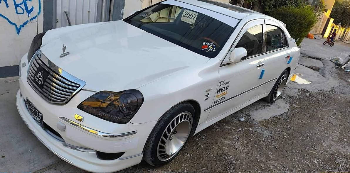 سه ره تا به ناوي خواي گه وره و ميهره بان ..ماجيستا بؤ فرؤشتن مؤديلي 2005 فوول مواسه فات 5 دووگمه كوشن جلد كوشن كاره با ئاوينه ئيشاره ت سلايت جووپه كاني حوركراوه به وويستي خؤت به رز و نزمي پي بكه سه ياره ته نها مووسه موس 4 تايه و ويلي مايباخي له ژيردايه لؤكن يه ك دينار مه سروفي نيه سه ياره كه مشته ريت نامه بنيره يان تيل بكه..ژ.*********** ئه دمين گيان وه ري گره
