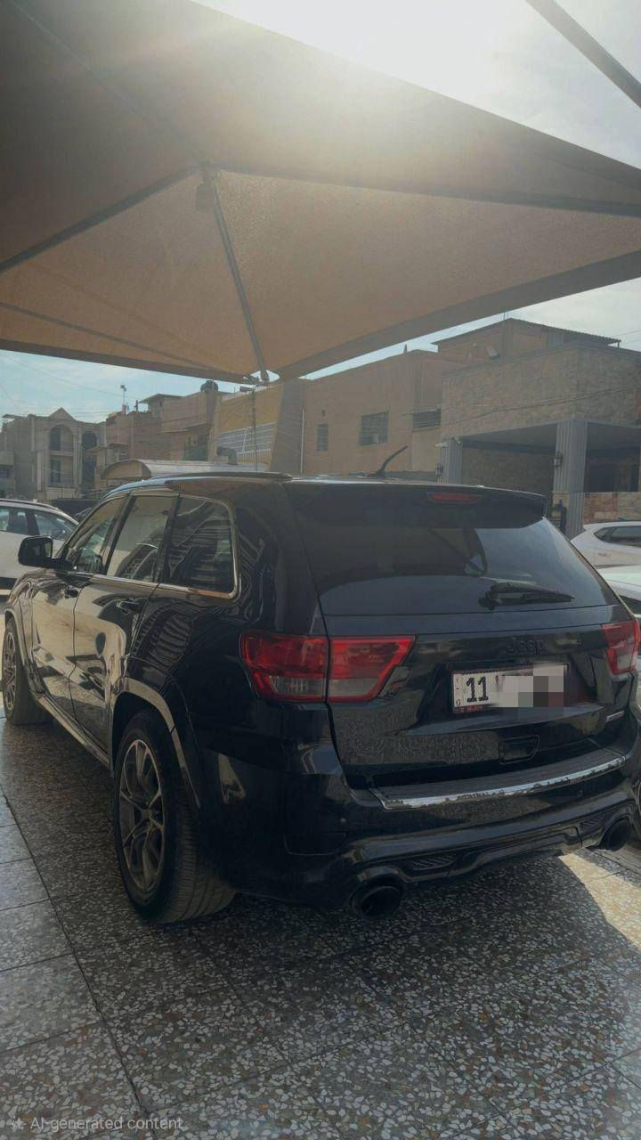 السلام عليكم للبيع جيب كراند شيروكي 2012 SRT وارد خليجي محرك 8 سلندر سعة 6400 رقم بغداد الجديد تحويل مباشر السيارة فول مواصفات ال SRT المعروفة: 
1- بصمة تشغيل وابواب + تشغيل عن بعد 
2- بانوراما 
3- شفتات ستيرن 
4- تحكمات ستيرن 
5- تبريد امامي خلفي 
6- كشنات تدفئة + تبريد 
7- تدفئة ستيرن 
8- ماوس تحكم وضعيات القيادة 
9- شاشة قلاب+ لمس 
10- كشنات حضن اسود+ احمر مطرز SRT
11- صندوق كهرباء 
12- كشنات كهرباء+ ذاكرة ميموري 
13- رادار امامي 
14- حساسات امامي وخلفي 
15- كامرة خلفية 
16- لايت زينون 
17- زراكات لايت
وبقية المواصفات المعروفة المعروفة
ملاحضة ( السيارة بيه صبغ بابتين جهة الصدر ) 
السعر: 173$ 
مكاني: بغداد حي القاهرة قرب مجسر الموال 
للأستفسار الاتصال على الرقم: ***********
