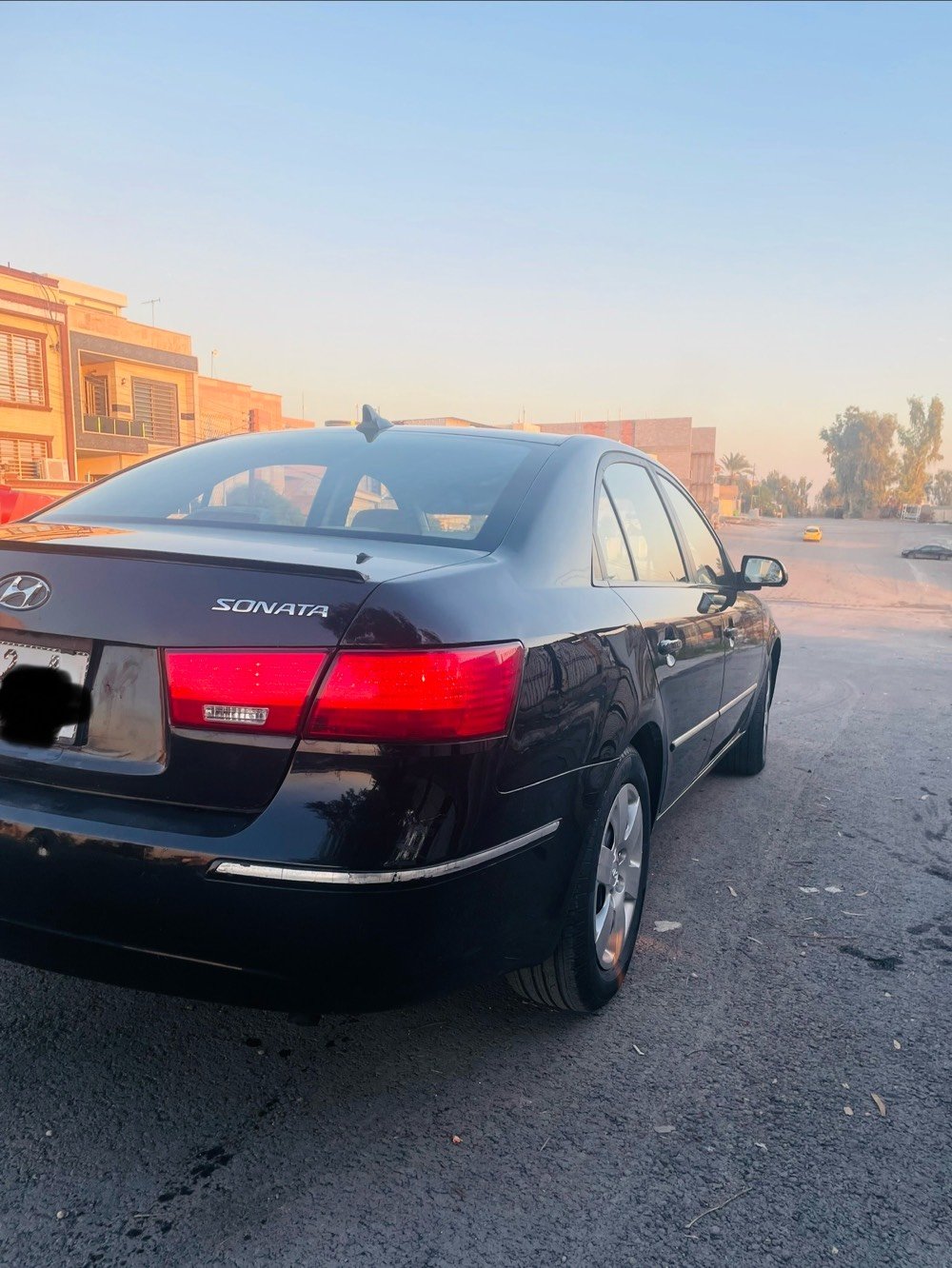 � للبيع – هيونداي سوناتا 2010

سيارة نظيفة وتستاهل المعاينة 👌

	•	📅 الموديل: 2010
	•	🇺🇸 الوارد: أمريكي
	•	⚙️ المحرك: 2400 سي سي
	•	🔄 القير: أوتوماتيك
	•	⛽ كابون بنزين
	•	🔧 الحالة الميكانيكية: ممتازة
	•	🧰 الصيانة: تبديل قطع أصلية شركة
	•	🛠️ الضرر: صندوق بارد فقط
	•	🔩 السيارة كاملة وما ناقصها برغي
	•	🚗 جاهزة للاستخدام اليومي بدون صرف


📍 مكان السيارة: الموصل
