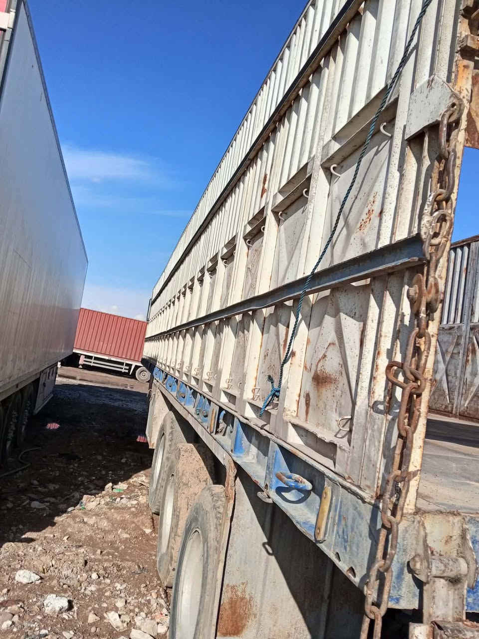 بودي تريله للبيع
الطول 12متر
3دناكير
الرتفاع 180
الاستفسار***********
       ***********
