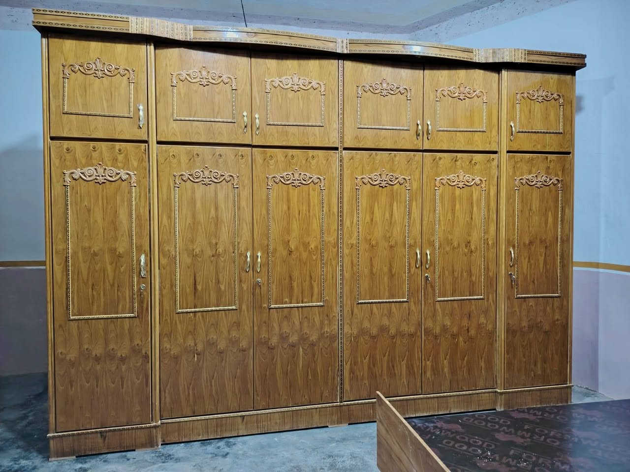 سلام عليكم يوجد غرفت نوم للبيع مستخدم نضافه 90 % 100 مكان الرمانه الربط *********** واتساب
