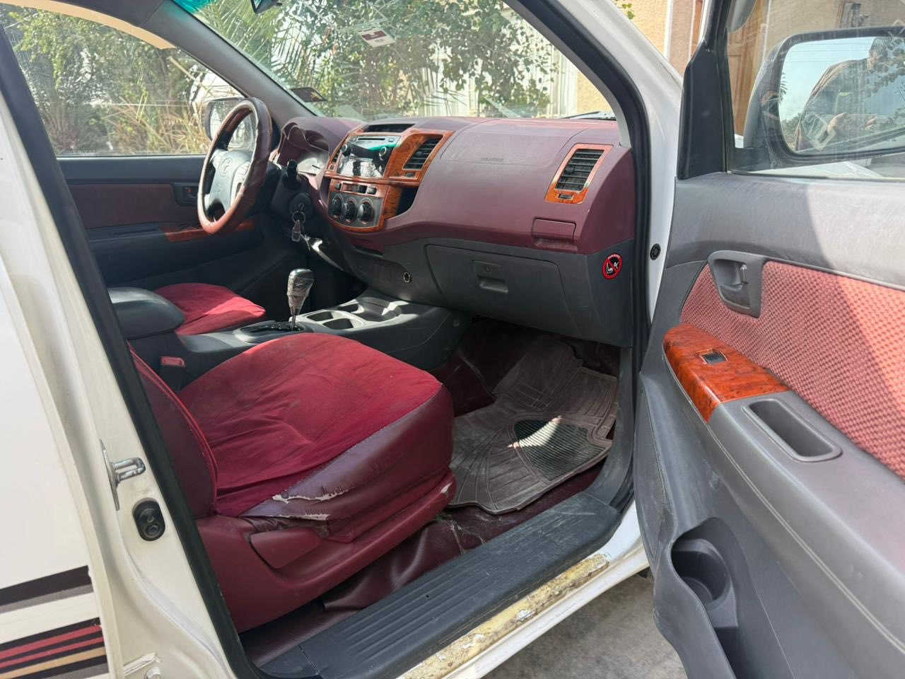 سلام عليكم للبيع فقط تايوتا موديل ٢٠١٤ شاصي ١٩ موجوده صورته السياره جاهزه من كلشي بدون صبغ بدون بارد تخم تير جديد صدر جديد باتري جديد تتفها تبريد كلشي بيها شغل 
ماشيه٢٣٦كيلو متر محرك مجتف جديدومكفول لاتبخير ولاتنقيص ولا صوت السياره خير من الله رقم نكليزي بسمي بابل تحويل ثاني يوم بشرط اكتبك مروري السعر ب٢١٠ وبيها مجال للشاري تعال شوف وكلب السياره وعيوني الك العنوان بغداد المحموديه السفسار اكثر التصال صاحب السياره ***********
