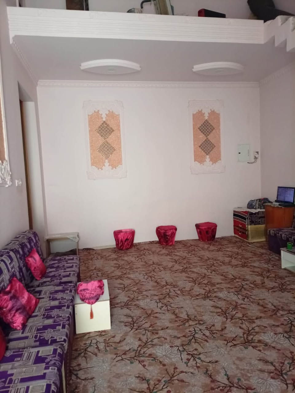 سلام عليكم بيت مساحته 300 متر طابو زاعي أصولي
يحتوي 3 غرف 
او صالتين 
3 صحيات
حديقتين 
خلفيه او اماميه او كراج او مخزن 
العنوان ابو الخصيب مجيبره.  ***********يبعد عن الشارع السايدين ابو الخصيب 100 متر
السعر 138 وقابل للتفاوض
