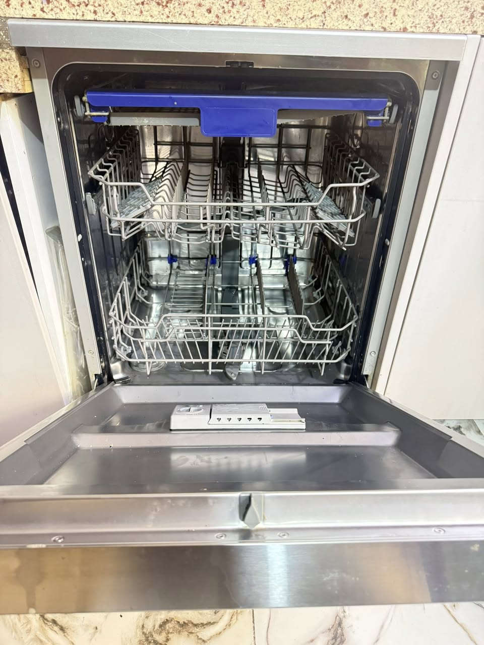 السلام عليكم عندي فرن ومايكرووغساله مال مواعين للبيع كلش نظيفات امانة الله اسعارهن الفرن 200
مايكرو150
الغساله250
وكلهن بيهن مجال ونظيفات استعمال قليل مكاني الكراده شارع جبار ابو الشربة رقمي واتساب***********
