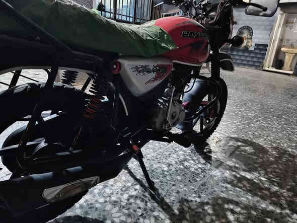 دراجه للبيع بوكسر موديل ٢٣ رقم و سنويه نكيلزي دراجه مضمومه الله شاهد بسعر ٢و٨٠٠وبيه مجال شي قليل حك جيه رقم ***********
