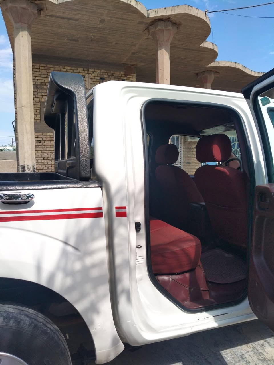 السلام عليكم نيفاره موديل 15 اوتو اربيل بيها صبغ التكمه قرب الويل الخلفي سنويه منهيه عندي*********** وكاله مراوس او بيع سعر 120قابل للتفاوض مكان بصره قرنه
