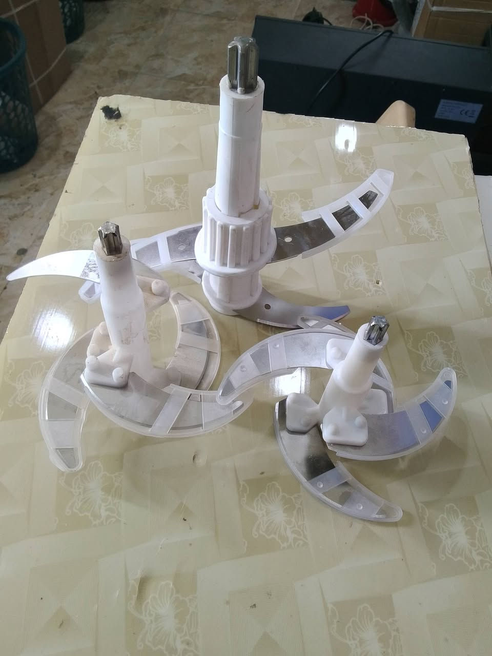 وصول مواد احتياطيه للاجهزة المنزلية ويوجد صيانة للاجهزة المنزلية العنوان سوق القيارة  عمارة الدشات فرع سوق الطيور رقم الهاتف ***********
